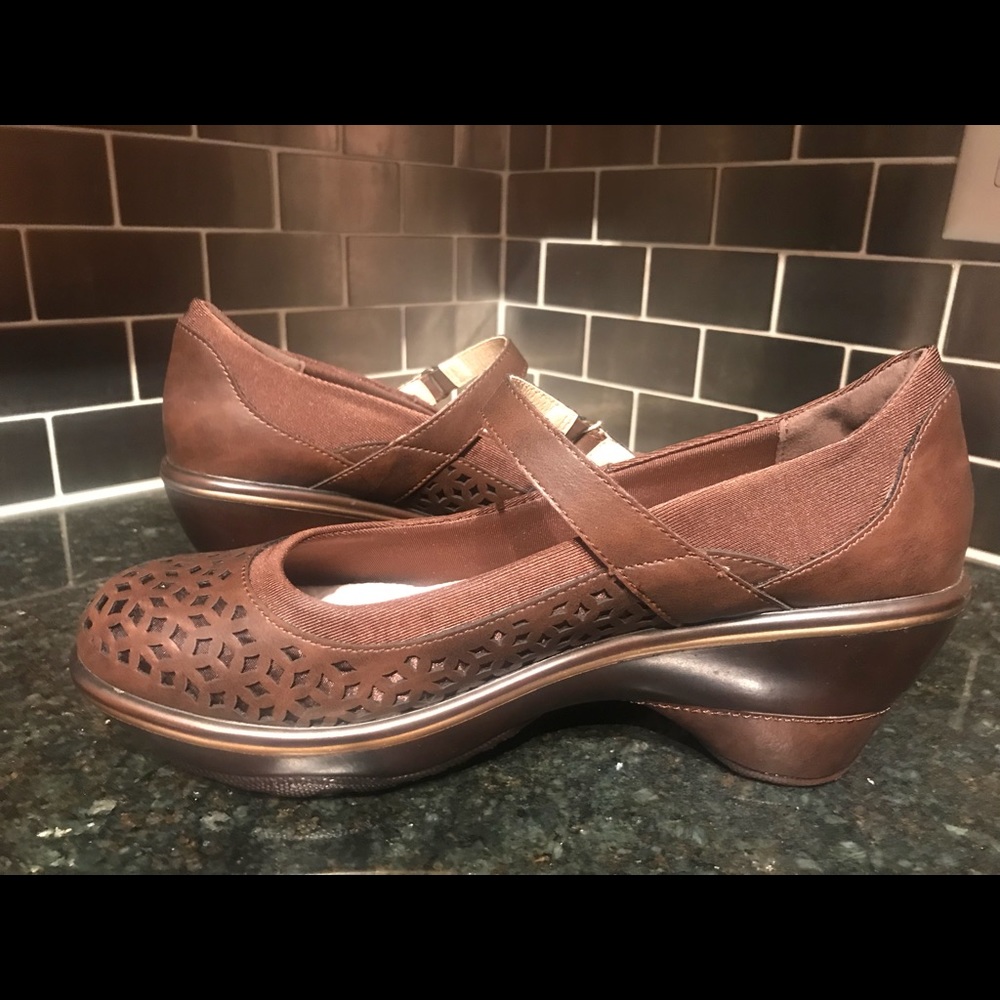 New in Box JBU Alicante Mary Jane Brown 9 EU 39